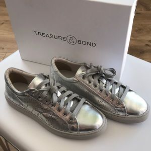 Treasure & Bond Silver Metallic Leather Sneakers
